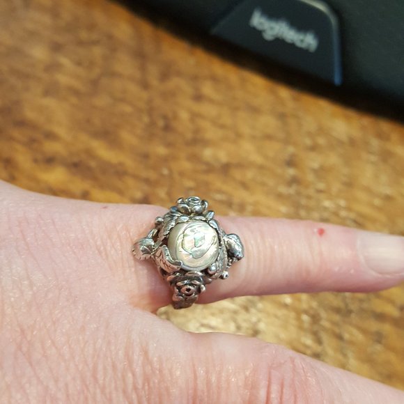 Sterling Rose and mother of pearl Ring - Picture 7 of 14